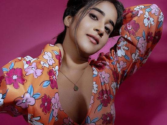 Dazzling Poses Of Deepthi Sunaina